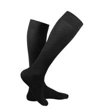 Load image into Gallery viewer, Truform Travel Series, 15-20 mmHg, Medium - 1 pair
